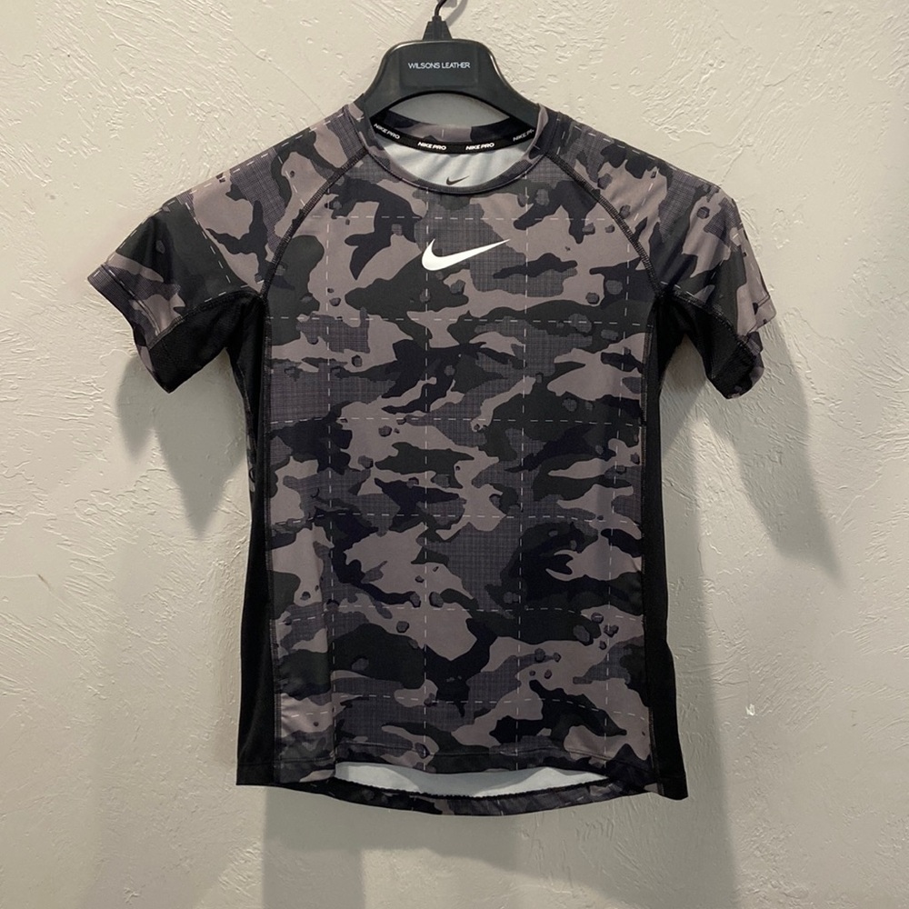 Nike Pro Dri-Fit Camo Print Tee Boy’s Size Large